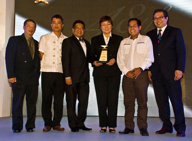 Sagip Kapamilya head Tina Monson Palma (3rd from right) for Sagip ...