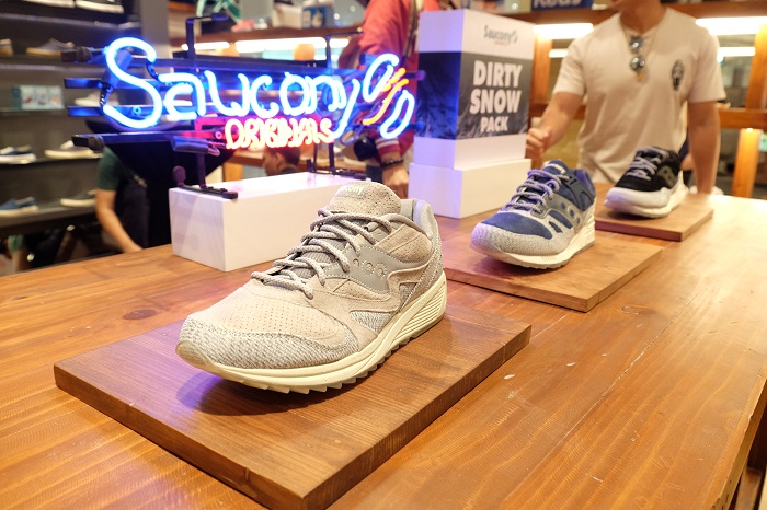 saucony up town center
