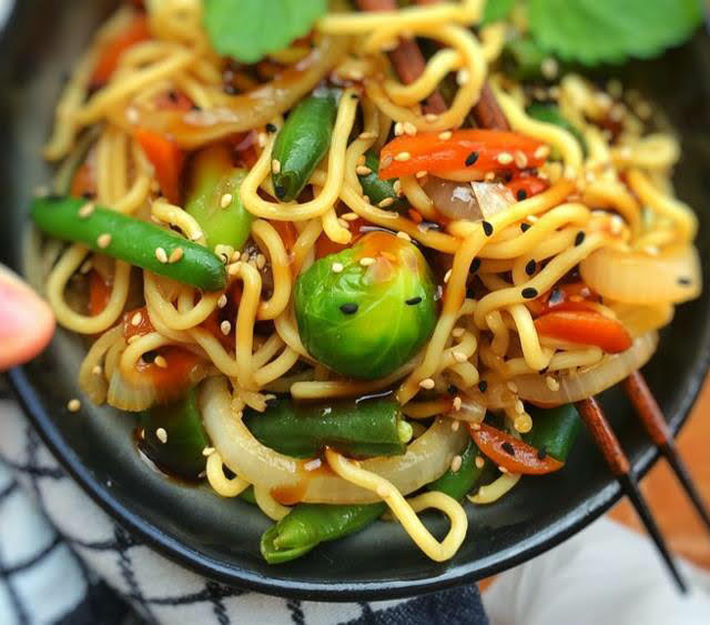 Stir Fried Chinese Egg Noodles With Oyster Sauce - Orange Magazine