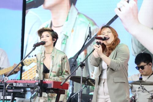 OPPO Reno Series Brand Ambassadors Leanne And Naara Serenading The Crowd