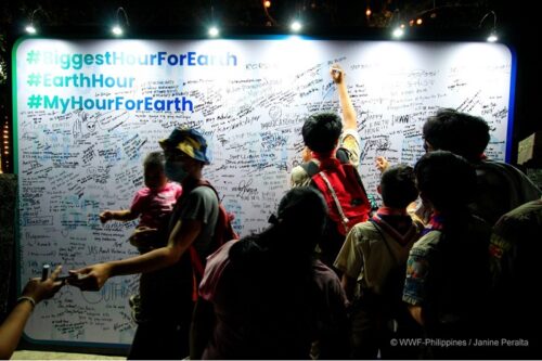 Scouts And Parkgoers Writing Their Pledge For The Environment On Earth Hour Freedom Wall